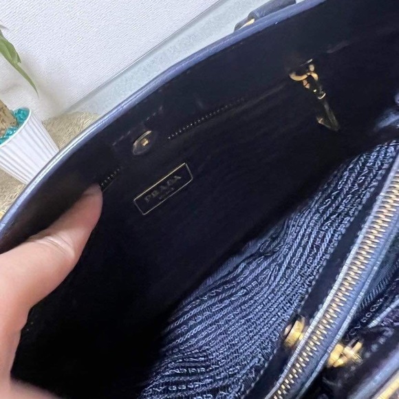 Prada handbag - Picture 2 of 7